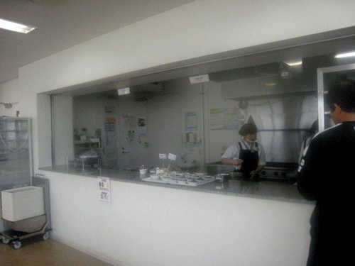 「透明衛生マスク」横浜マリノス［Yokohama F・Marinos］ 食堂 着用事例