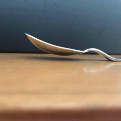 ヘッドを浮かせて衛生的なディナーセット